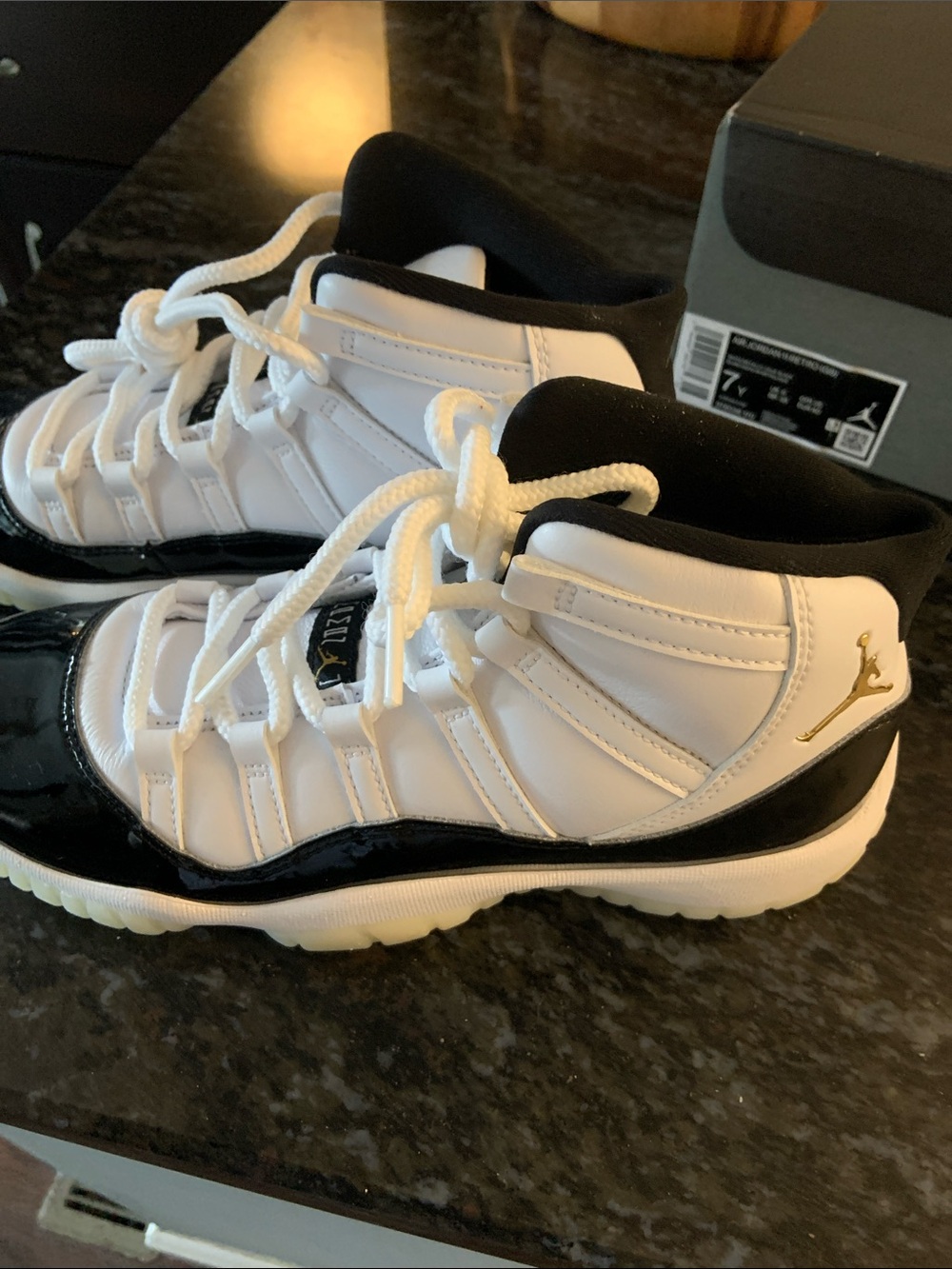Jordan Kids' Retro High Top Sneakers - White/Black/Gold